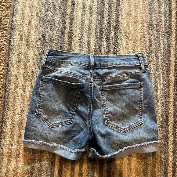SO distressed midi shorts size 1/25 - Picture 2 of 3